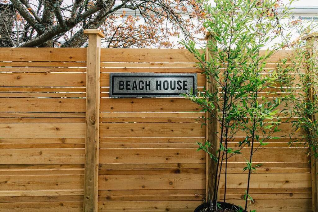 Lovely 2 Bedroom Suite Steps From The Beach Victoria Bagian luar foto