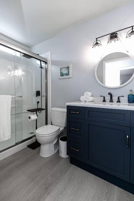 Lovely 2 Bedroom Suite Steps From The Beach Victoria Bagian luar foto