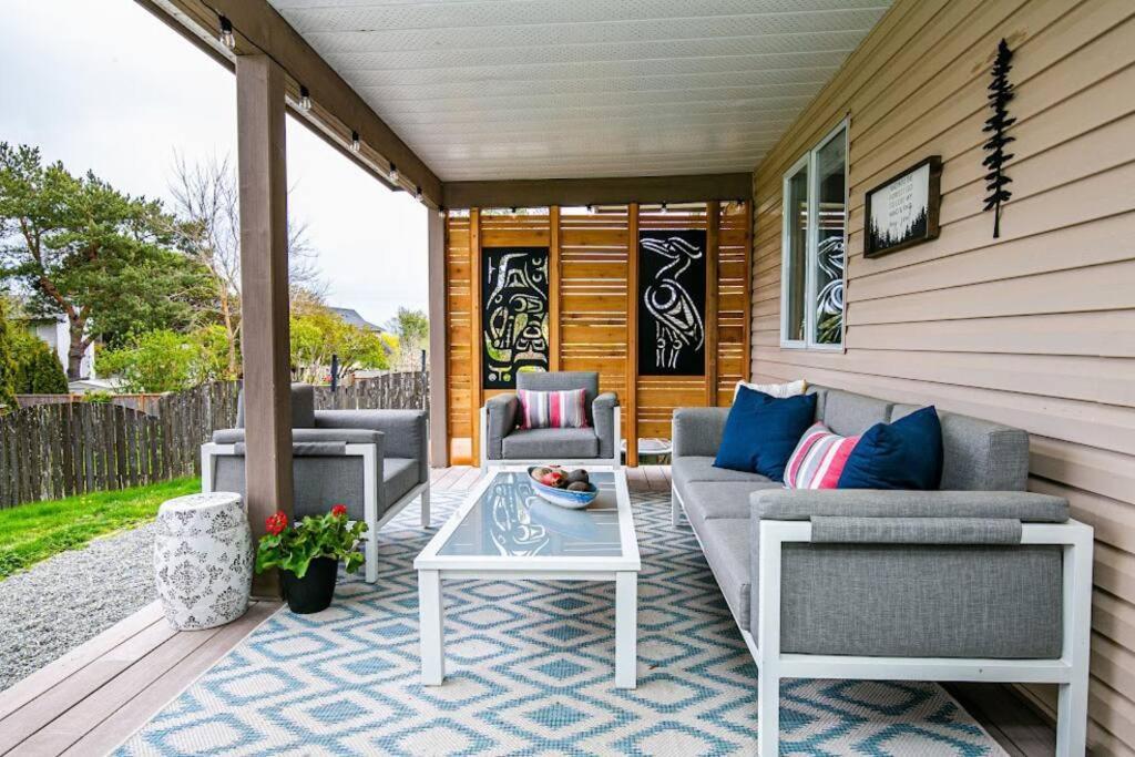 Lovely 2 Bedroom Suite Steps From The Beach Victoria Bagian luar foto